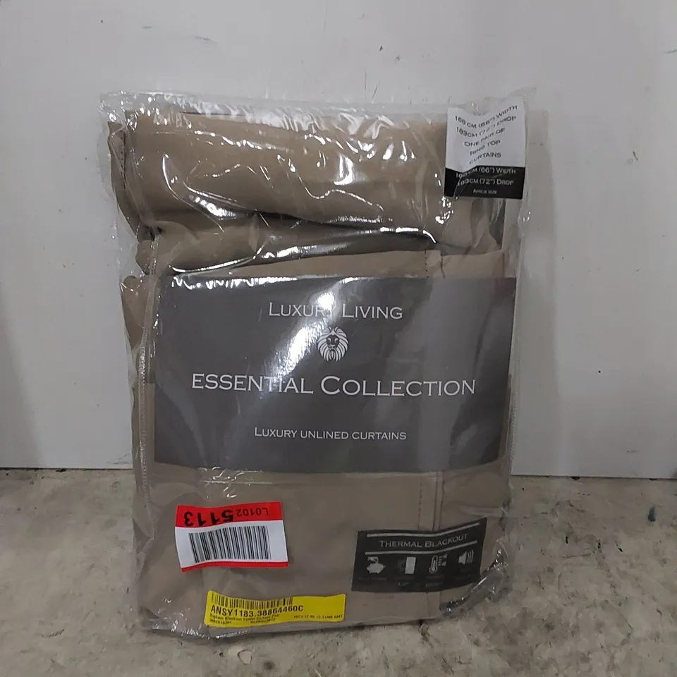 BAGGED BIGHAM BLACKOUT EYELET CURTAINS // SIZE: 168 X 183cm