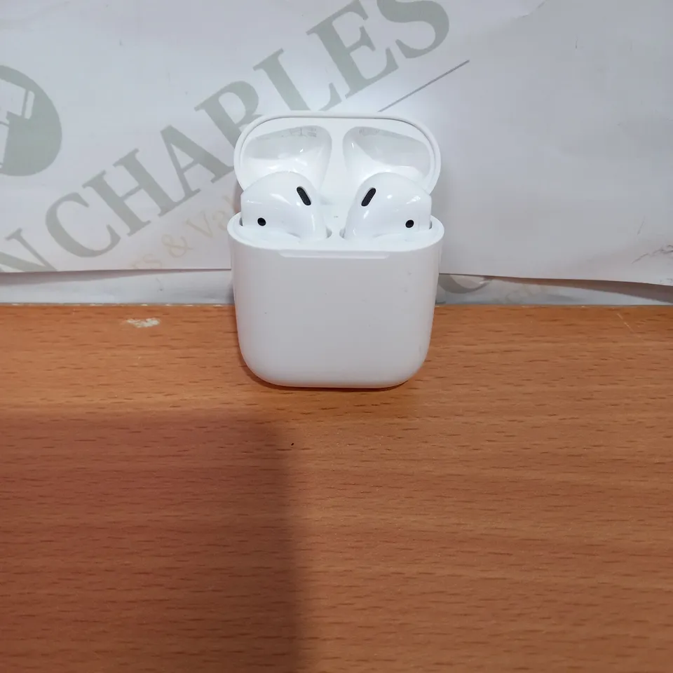 APPLE AIRPODS