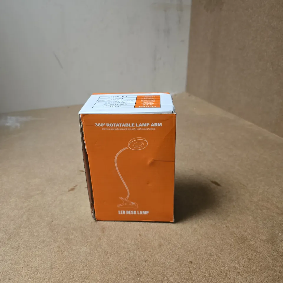 BOX OF APPROXIMATELY 12 ASSORTED ITEMS INCLUDING UGREEN POWERBANK , PORTABLE NECK FAN AND PORTABLE LAMP ARM 