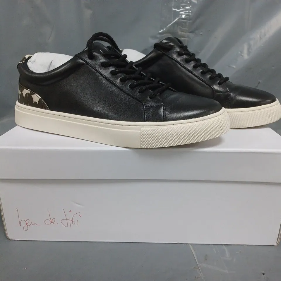 BOXED PAIR OF BEN DE LISI LACE UP TRAINERS IN BLACK SIZE 5