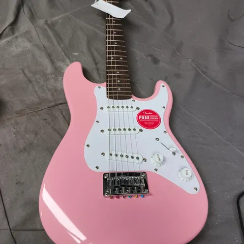 FENDER STRATOCASTER-STYLE ELECTRIC GUITAR – PINK