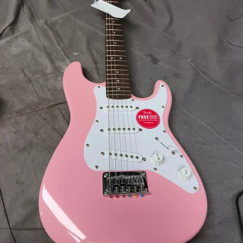 FENDER STRATOCASTER-STYLE ELECTRIC GUITAR – PINK