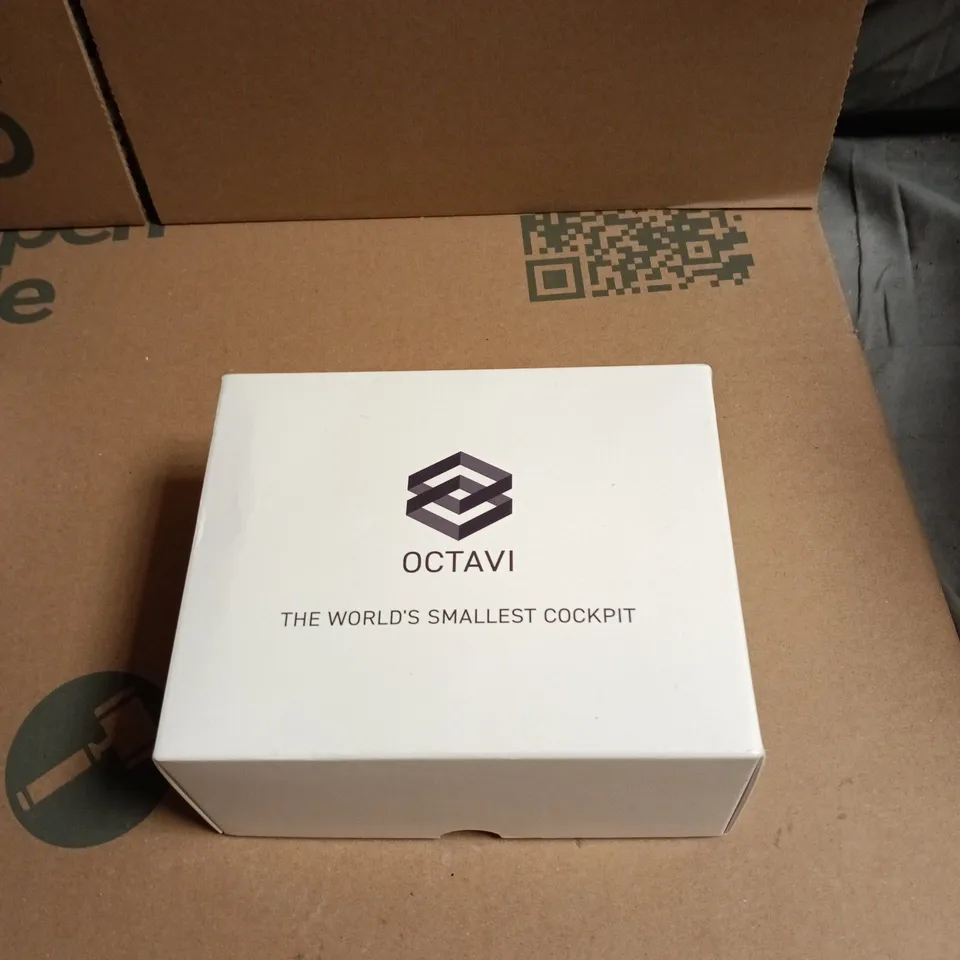 OCTAVI THE WORLD'S SMALLEST COCKPIT - BOXED 