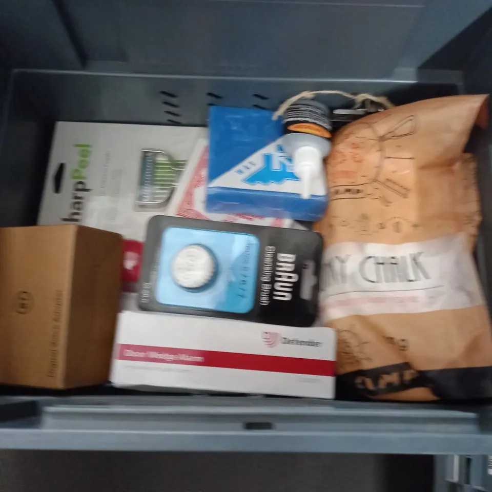 LOT OF ASSORTED HOUSEHOLD ITEMS TO INCLUDE NITRO SERIES MOUTHGUARD, SHARP PEEL AND USB-C 20W POWER ADAPTER