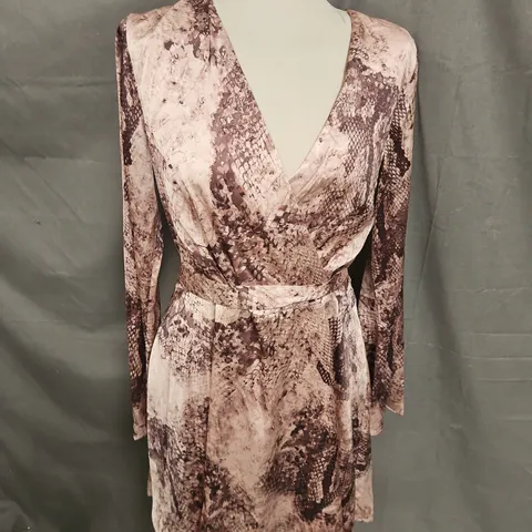 GUESS PLUNGE TIE WAIST DRESS IN ANIMAL PRINT SIZE L