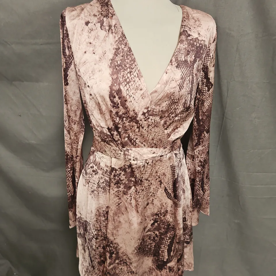 GUESS PLUNGE TIE WAIST DRESS IN ANIMAL PRINT SIZE L