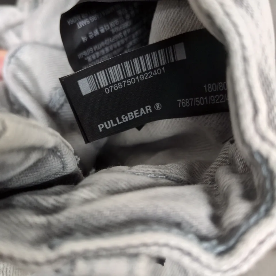 PULL&BEAR LIGHT WASH DENIM JEANS - MEN'S, UK 31 (EU 40 / US 31)