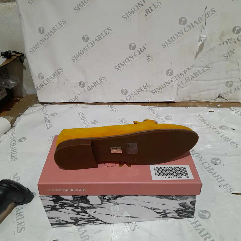 BOXED WAYLEN SHOES MUSTARD SIZE 39 EU