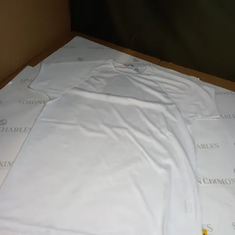 MEDIUM WHITE TRAINING TOP 