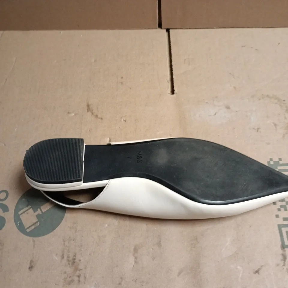 M & S LADIES CREAM POINTED TOE FLAT SANDALS STANDARD FIT SIZE 7