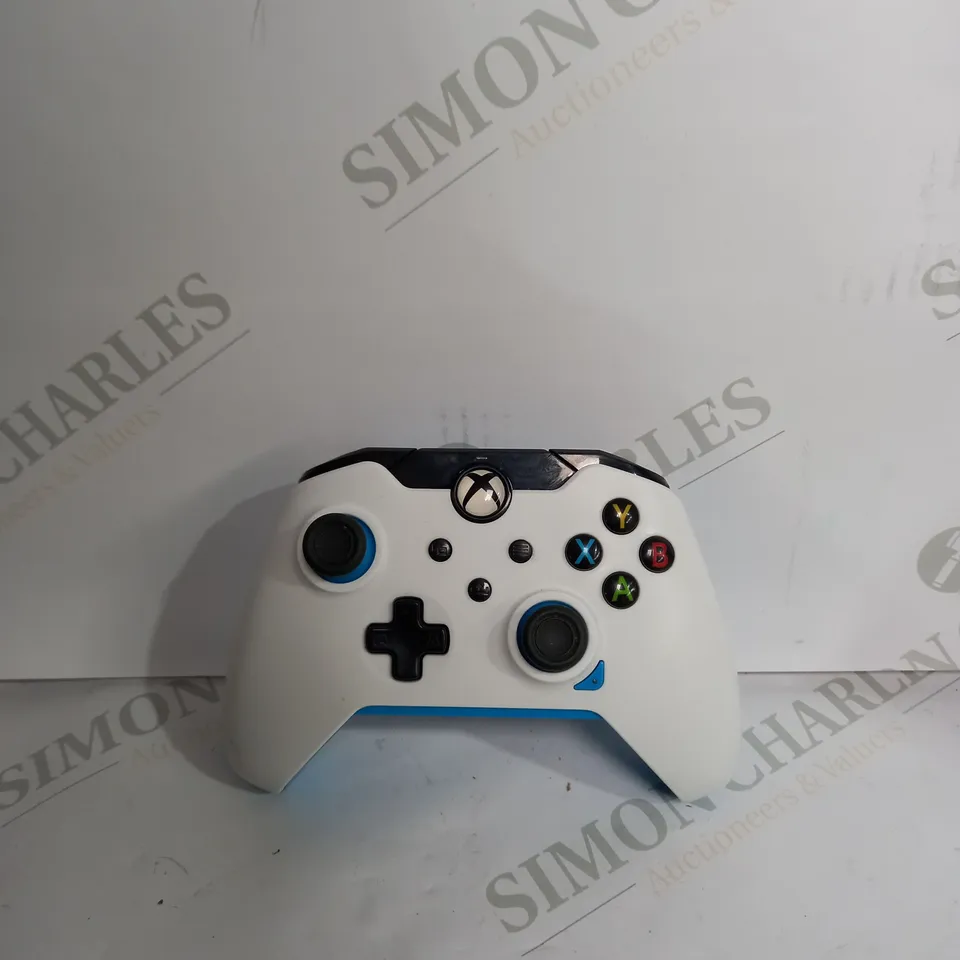 PDP ION WHITE XBOX WIRED CONTROLLER