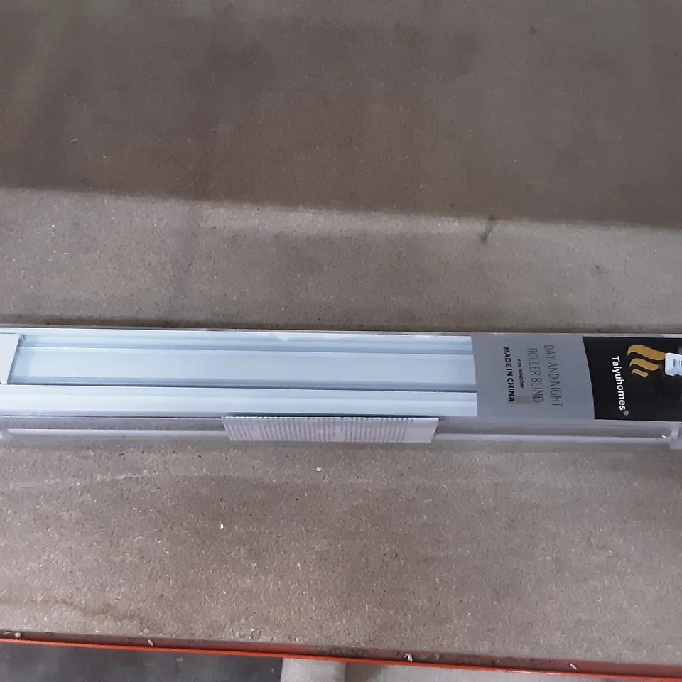 BOXED DAY AND  NIGHT ROLLER BLIND FOR WINDOWS - GREY 50X150 