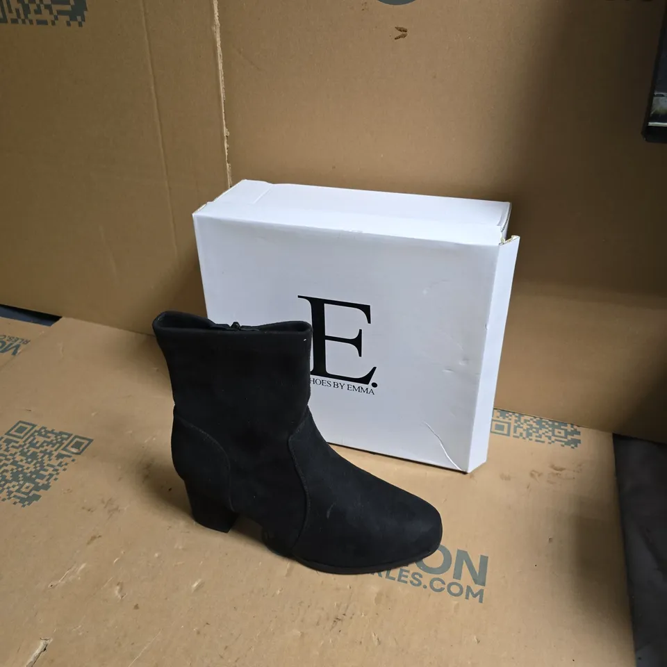 E. SHOES BY EMMA BLACK SUEDE ANKLE BOOTS - UK SIZE 7