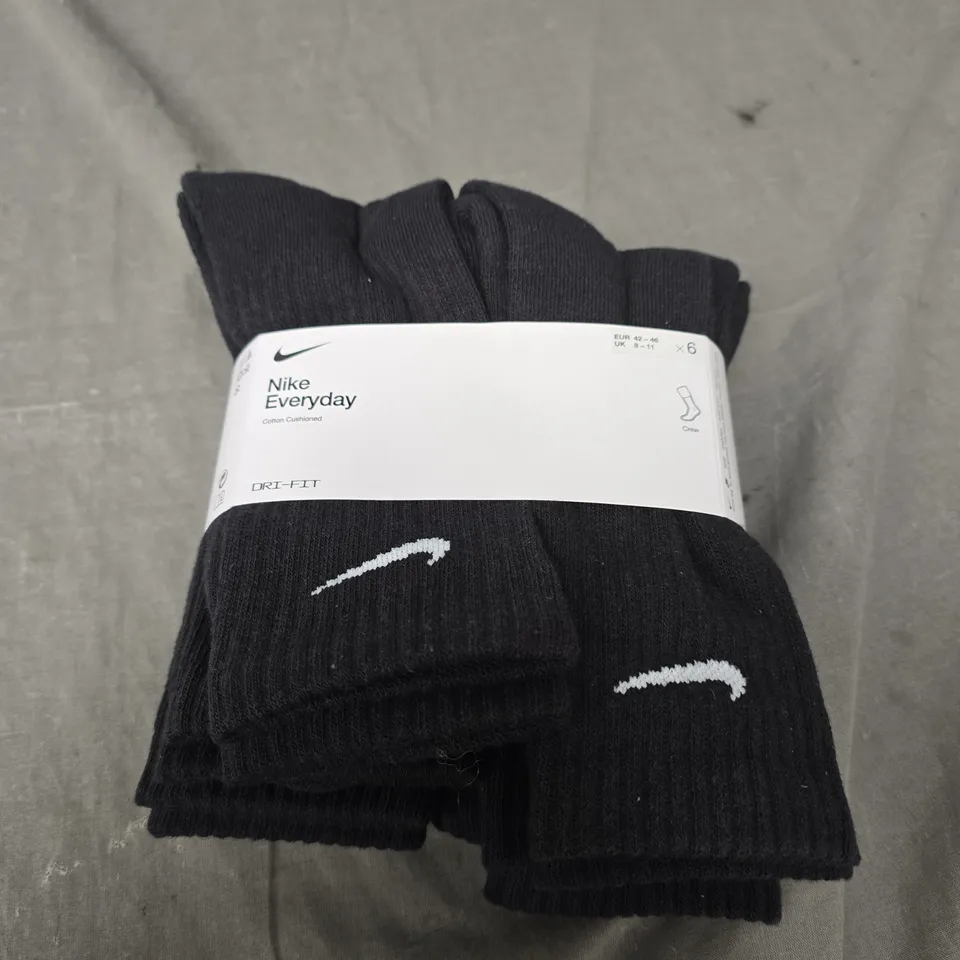 NIKE EVERYDAY BLACK SOCKS SIZE 8-11
