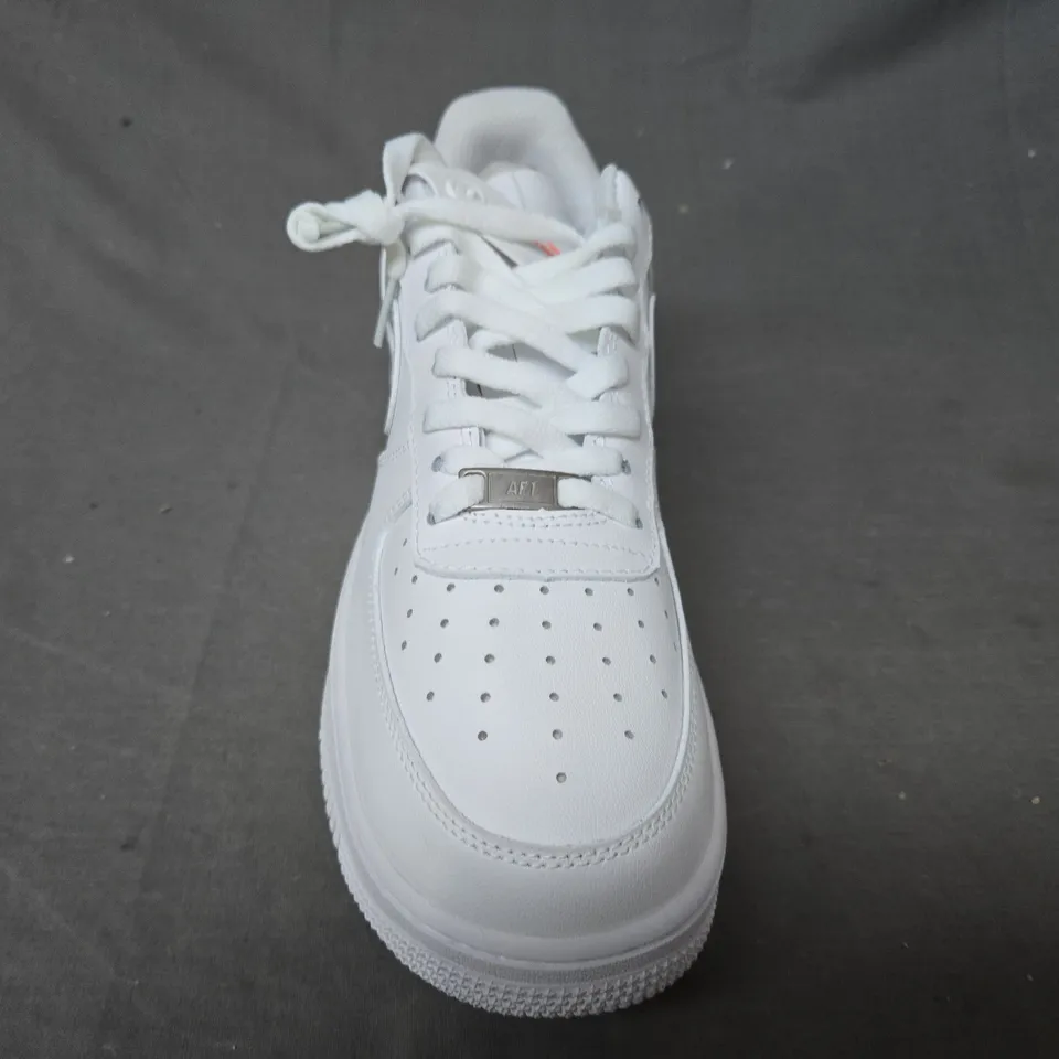 PAIR OF NIKE AIR FORCE 1 SHOES IN WHITE UK SIZE 9