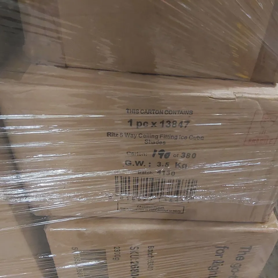 PALLET CONTAINING A VERY LARGE QUANTITY OF HOME LIGHTING PRODUCTS