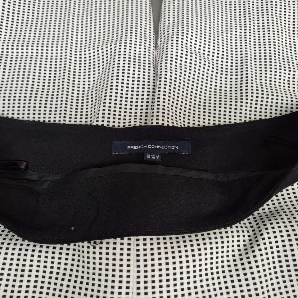 FRENCH CONNECTION LADIES TROUSERS - BLACK AND WHITE - SIZE 10