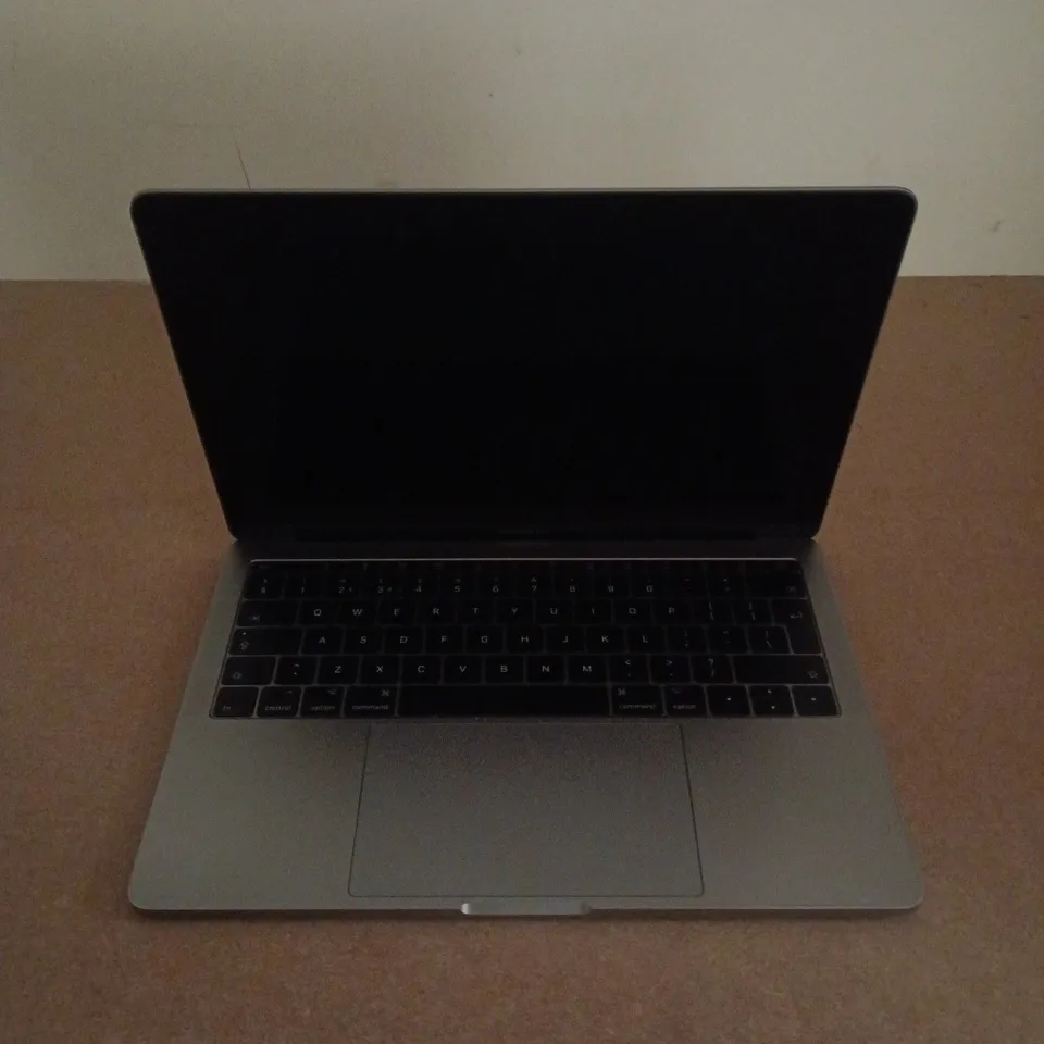 APPLE MACBOOK PRO