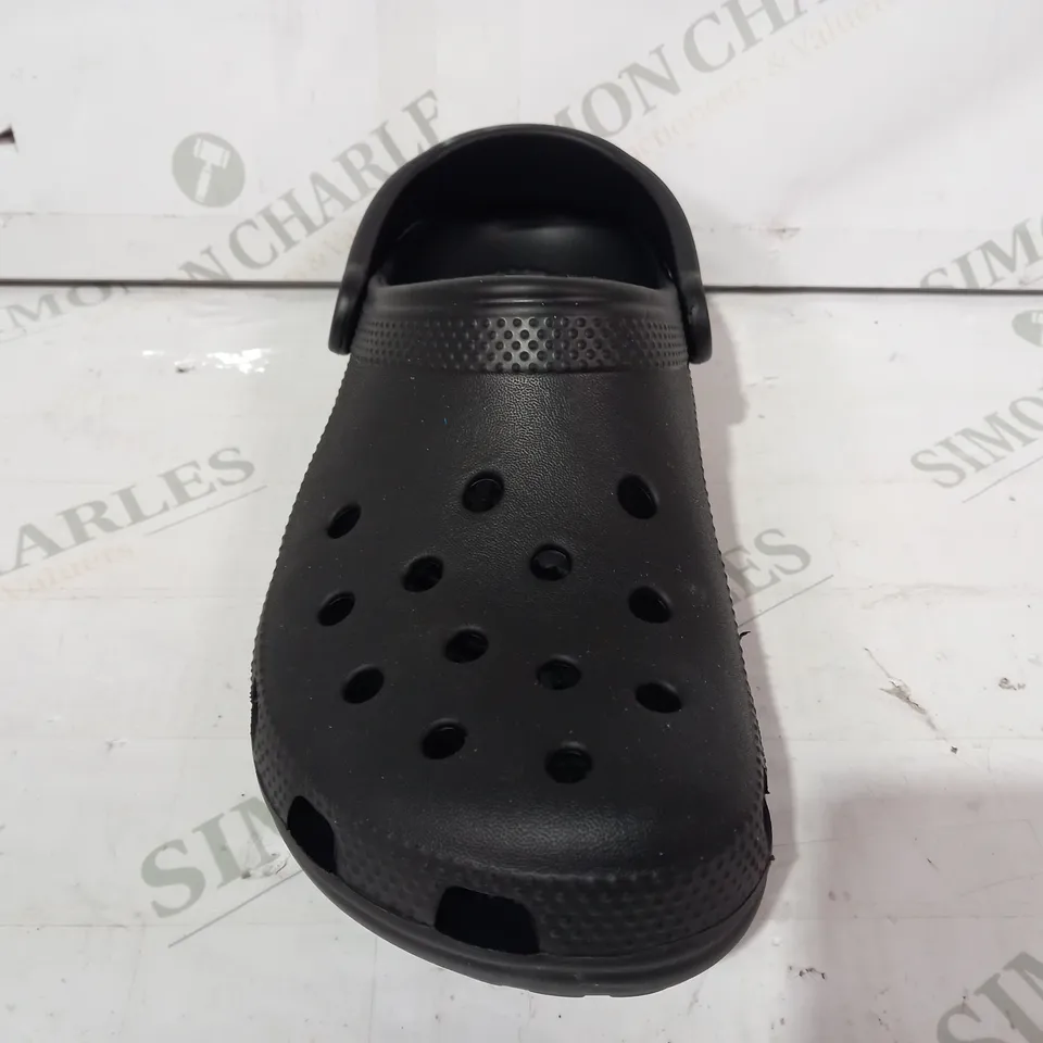 PAIR OF CROCS CLASSIC CLOGS IN BLACK UK SIZE M5/W6