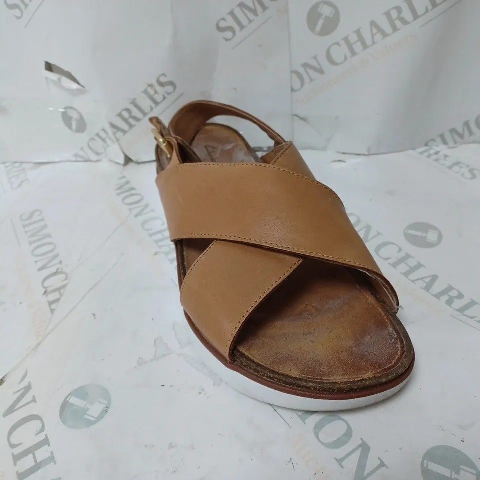CLARKS ELAYNE SAND LEATHER SANDALS - SIZE 7
