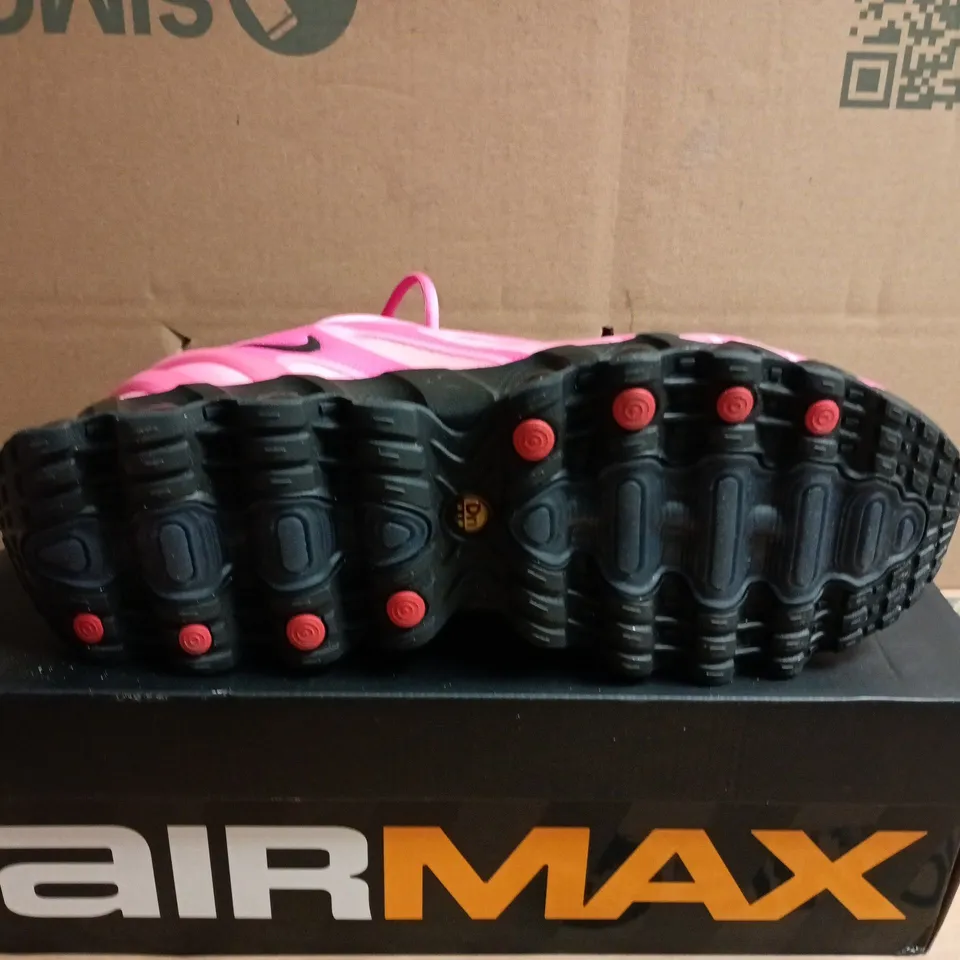 BOXED PAIR OF AIR MAX DNS - UK SIZE 9.5