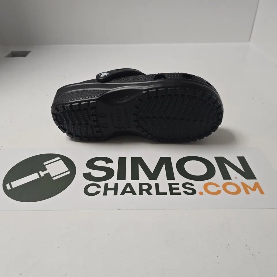 UNBOXED PAIR OF CROCS CLASSIC KIDS CLOGS IN BLACK - J6