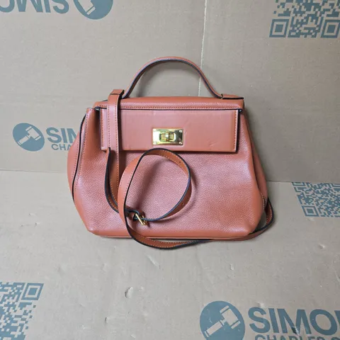 TAN LEATHER HANDBAG WITH GOLD TURN-LATCH, TOP-HANDLE & DETACHABLE STRAP