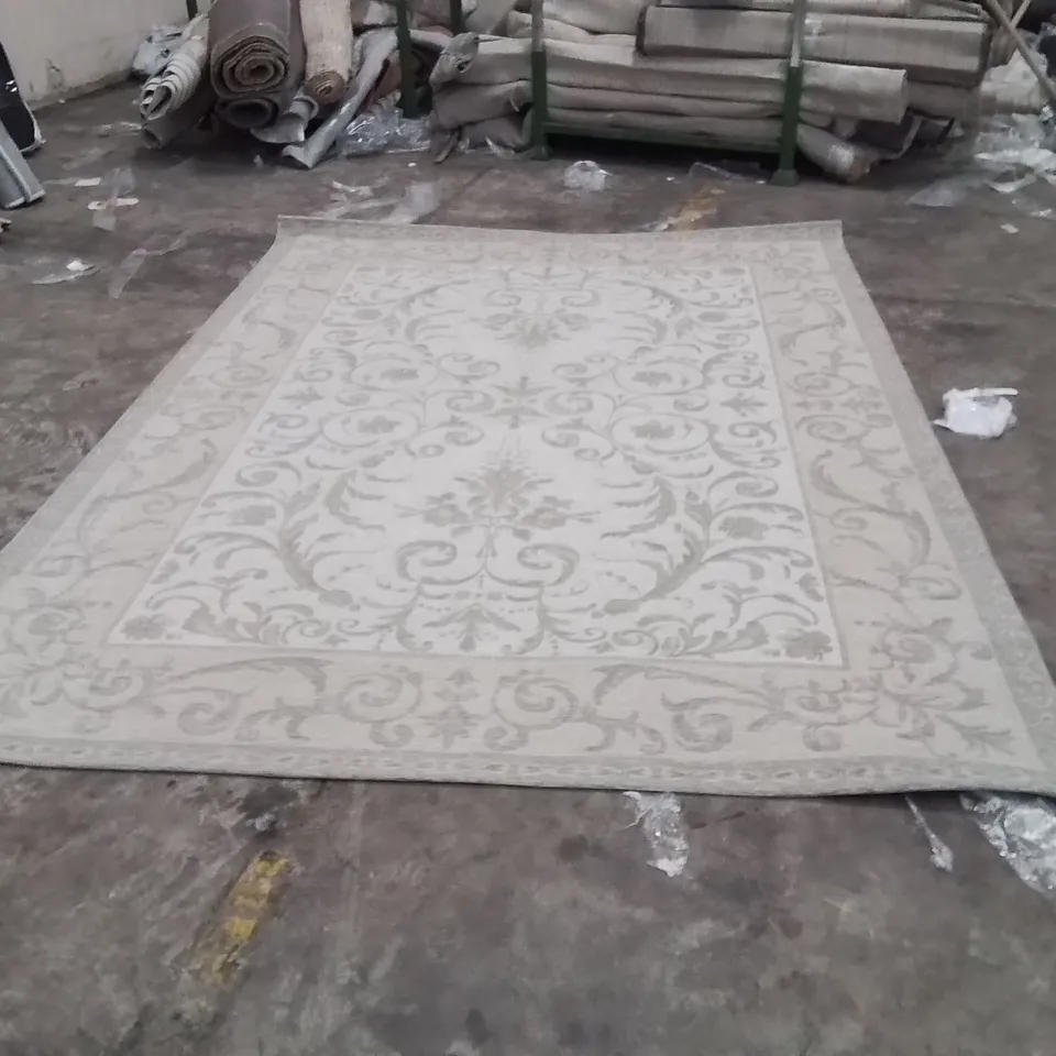 QUALITY DESIGNER AREA RUG - APPROXIMATELY 290X206