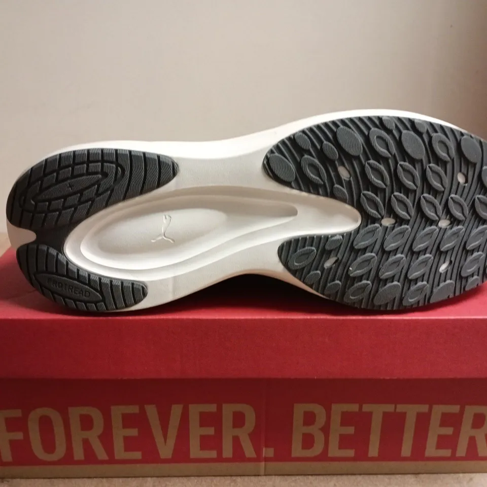 BOXED PAIR OF PUMA DARTER PRO LUX ARMY TRAINERS – COOL DARK GRAY SNEAKERS - UK 12