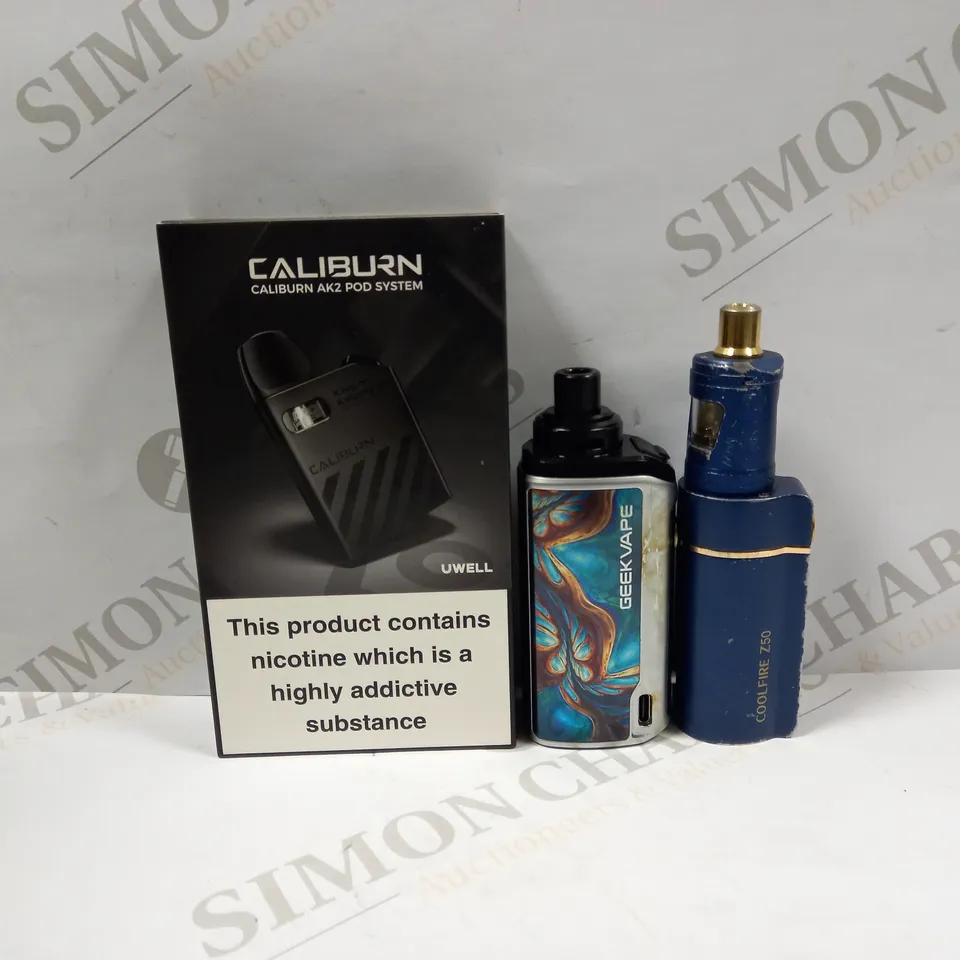 BOX OF APPROXMATELY 26 E-CIGARETTES AND LIQUIDS TO INCLUDE GEEKVAPE OBELISK, CALIBURN AK2 POD SYSTEM, INNOKIN COOLFIRE Z50, ETC