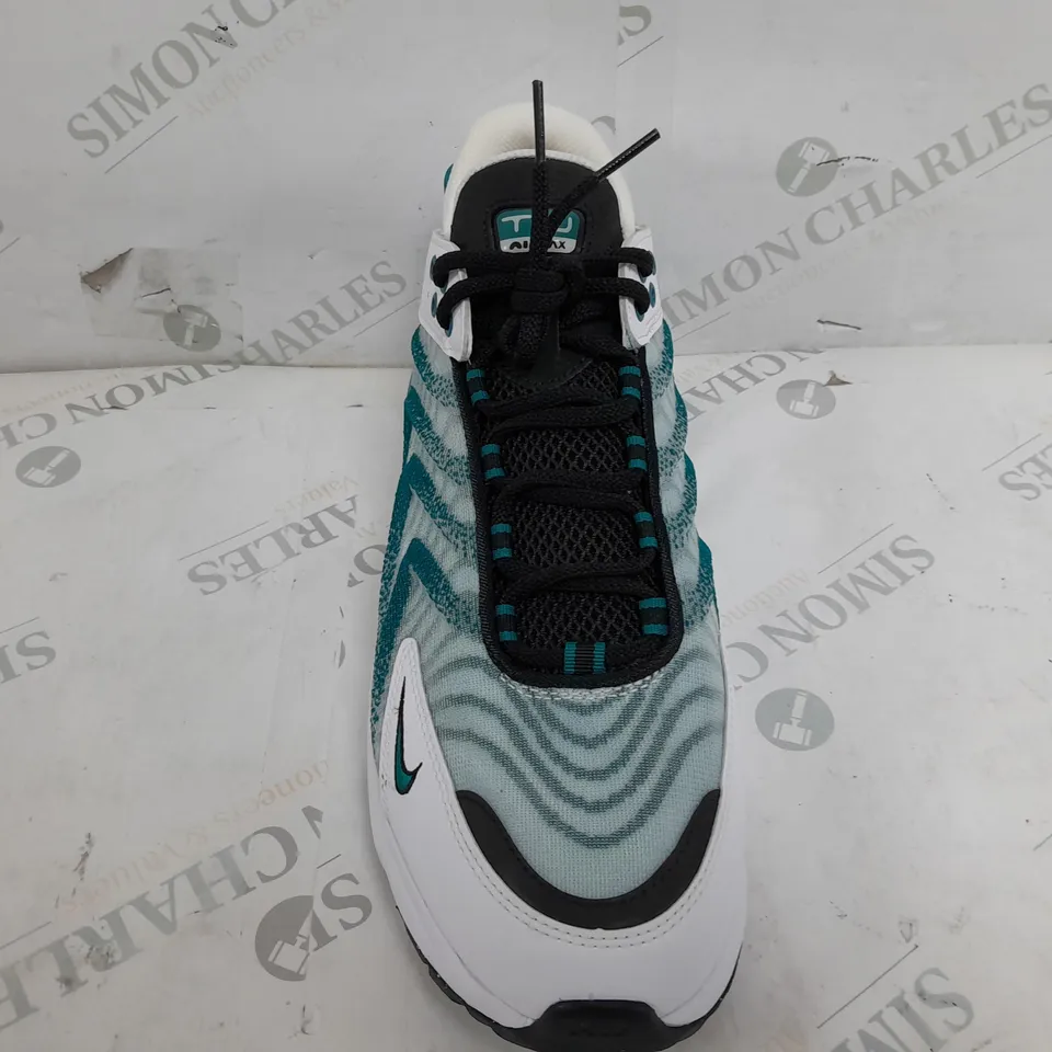 PAIR OF NIKE TW AIRMAX TRAINERS IN WHITE/TEAL - UK 9.5
