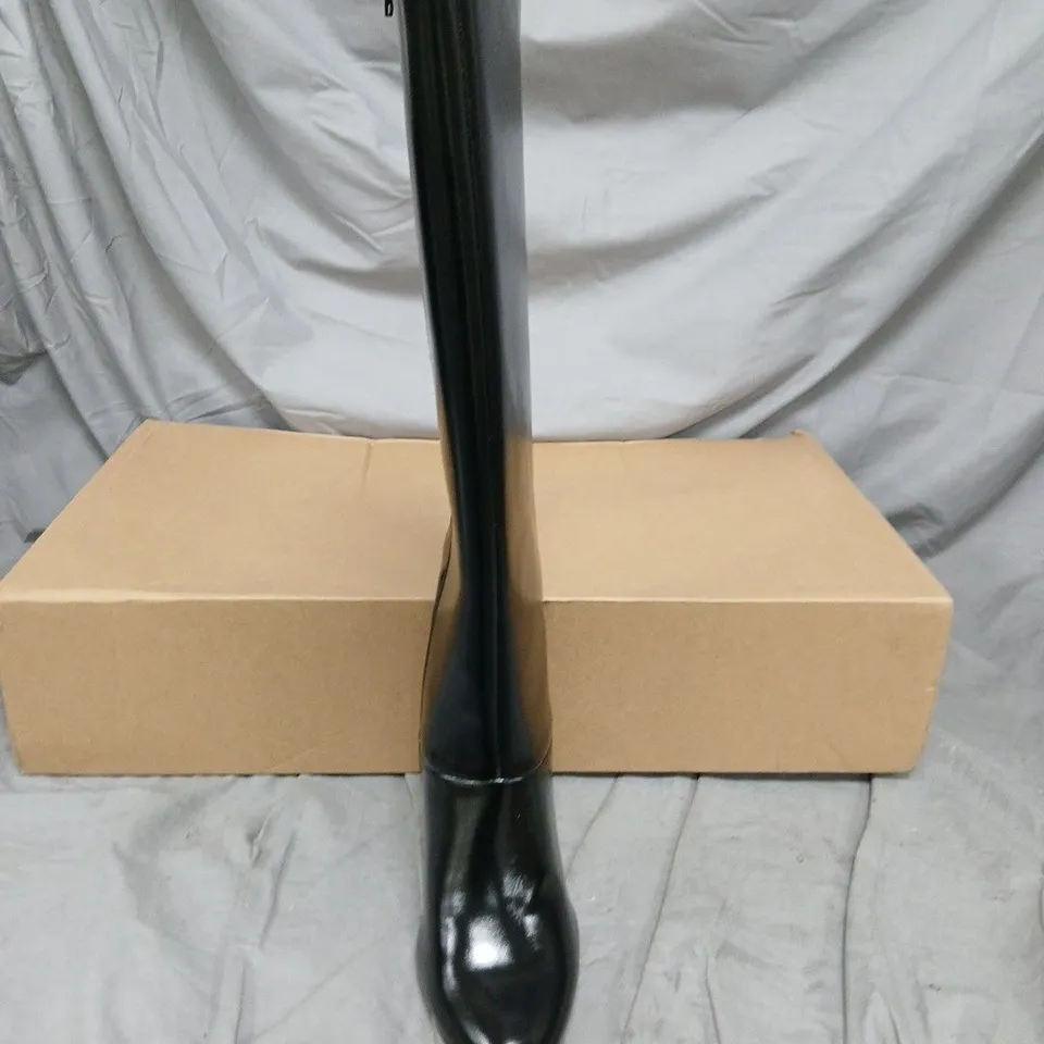 V BY VERY LADIES HEELED KNEE HIGH BOOTS - BLACK - SIZE 4