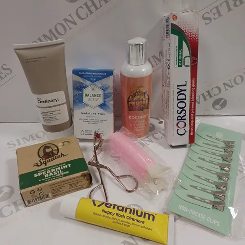 BOX OF APPROXIMATELY 15 ASSORTED COSMETIC ITEMS TO INCLUDE THE ORDINARY MOISTURISER, INTENSE TANNING CREAM, SQUATCH SOAP ETC