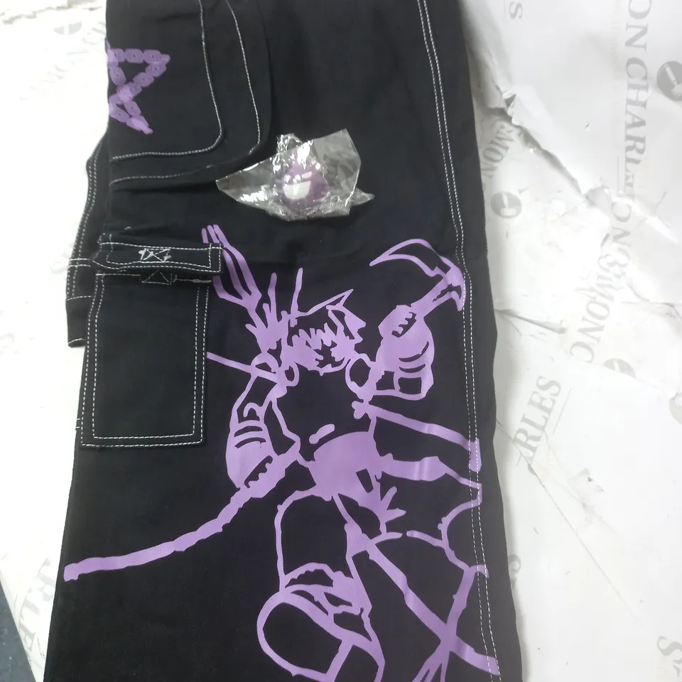 UNCHAINED CARGO PANTS XL BLACK AND PURPLE DESIGN