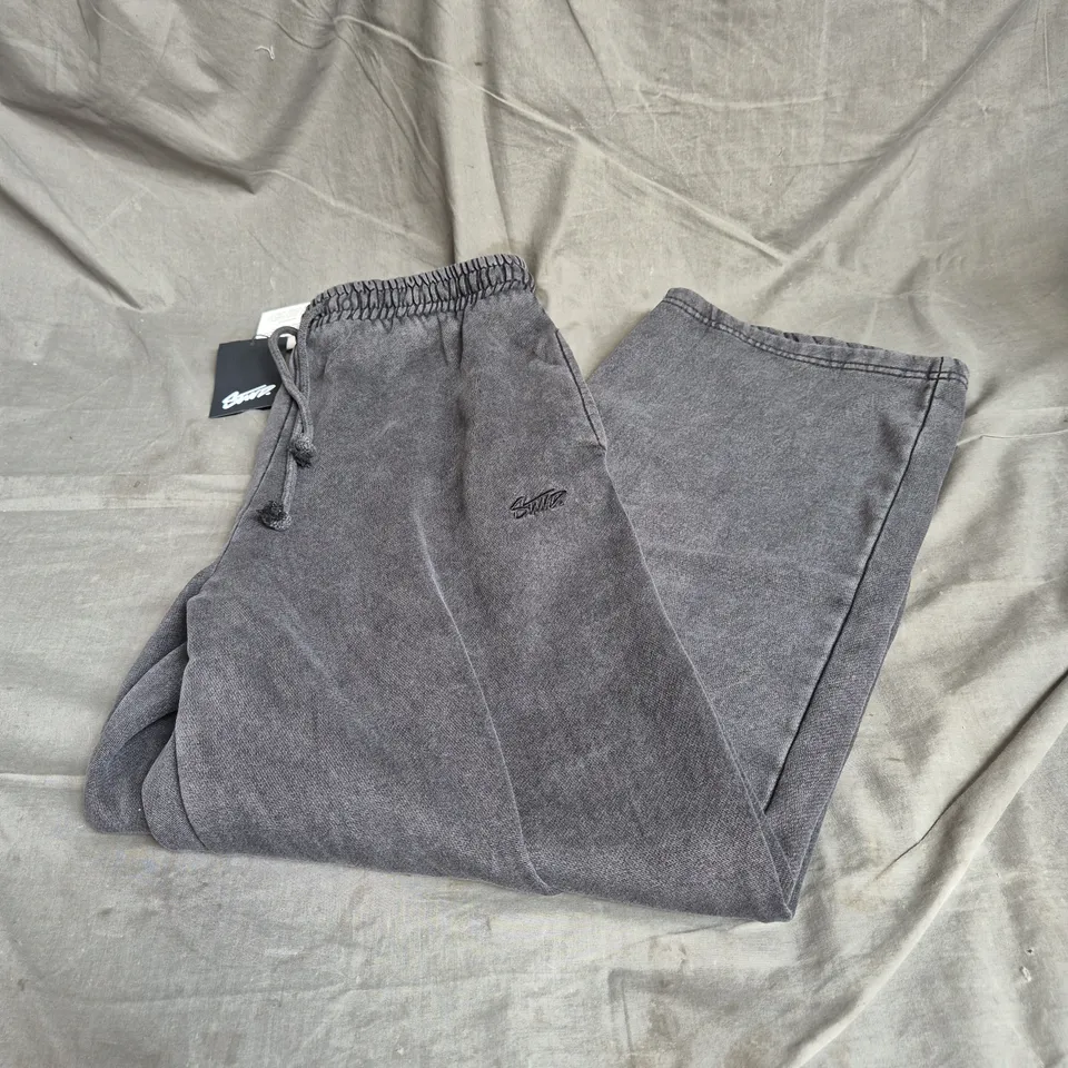 STUD SKATER FIT JOGGERS IN WASHED BLACK SIZE M