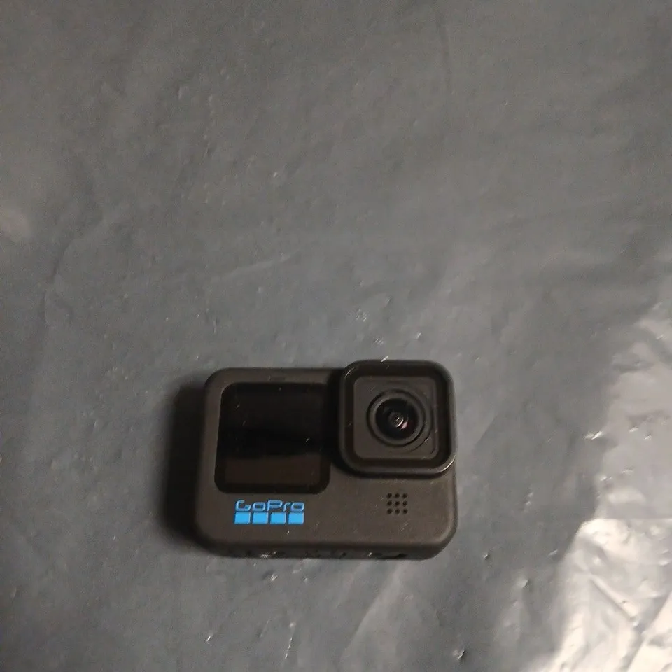 GOPRO HERO10 BLACK ACTION CAMERA – WITH CASE & MOUNTS
