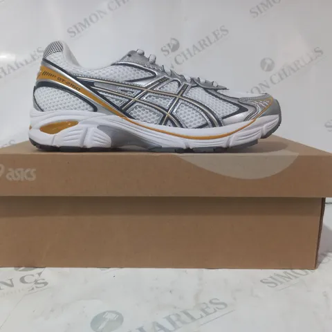 BOXED PAIR OF ASICS GT-2160 SHOES IN WHITE/METALLIC SILVER/YELLOW UK SIZE 5.5