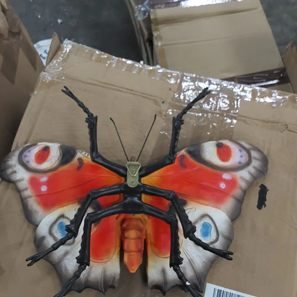 BOXED BUTTERFLY WALL DECORATION