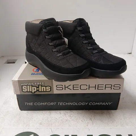 SKECHERS BLACK QUILTED BOOTS, UK 6 