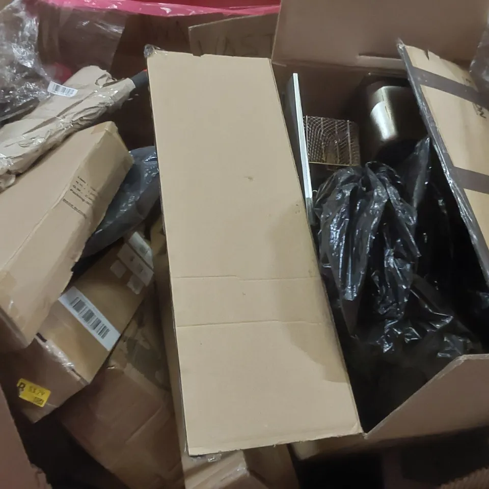 PALLET OF ASSORTED ITEMS INCLUDING: HOZELOCK HOSE REEL, ELECTRIC INSECT KILLER,  CUSHION, ADJUSTABLE FURNITURE LEG ECT
