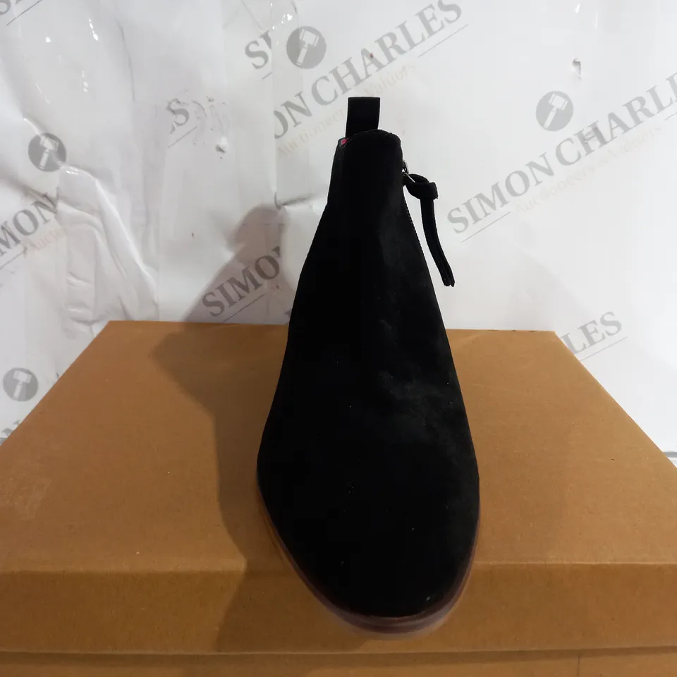 BLACK STUFF WILLOW SUEDE ANKLE BOOT SIZE 6