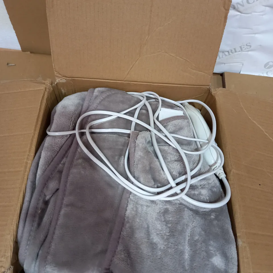 COZEE HOME HEATED PLUSH WEARABLE BLANKET IN GREY