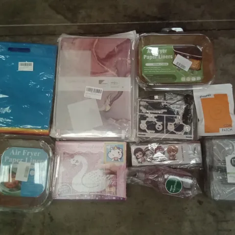 PALLET OF ASSORTED ITEMS INCLUDING AIR FRYER PAPER LINERS, M-DESIGN 4 BABY ORGANISER BOXES, 40 GIFT BAGS, LAPTOP CASE, GLUCOLOGY PATCHES