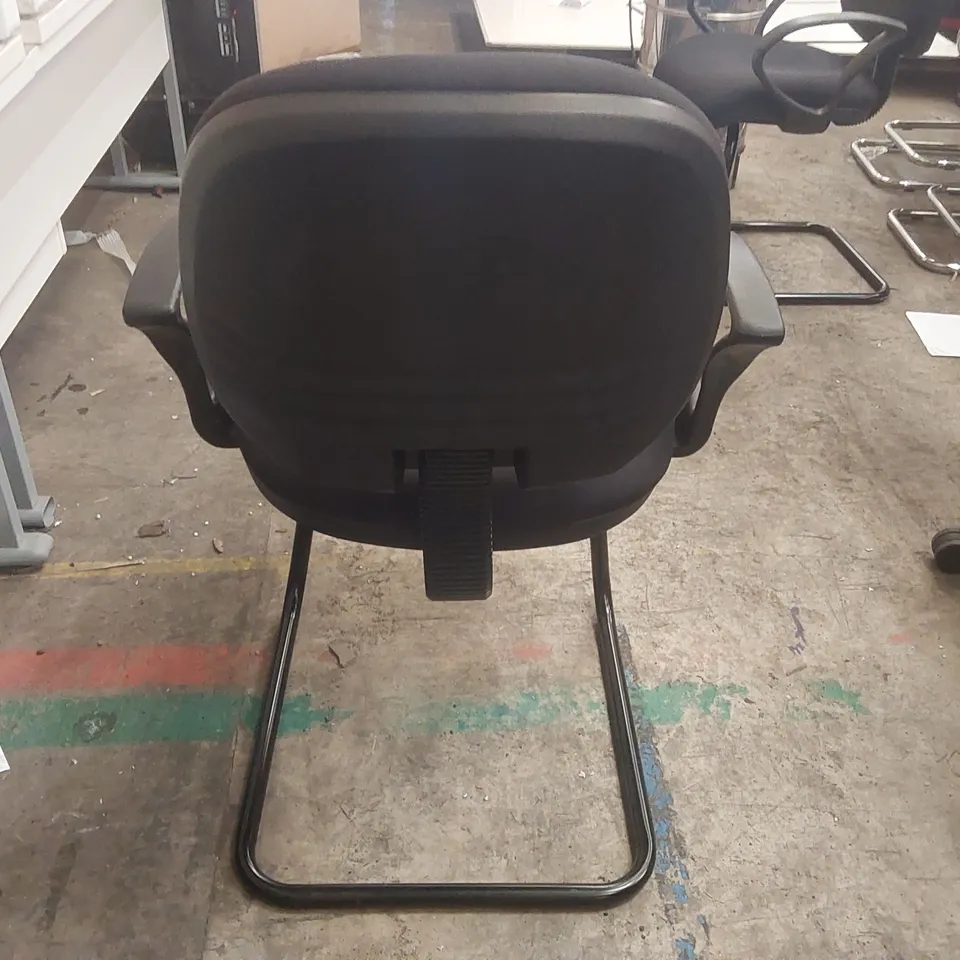 BLACK UPHOLSTERED OFFICE CHAIR