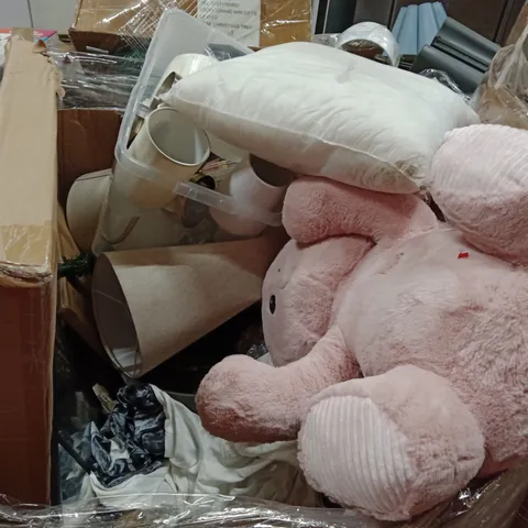 PALLET OF ASSORTED HOUSEHOLD GOODS AND PRODUCTS TO INCLUDE;TEDDY'S,LAMPSHADES,CUSHIONS, CURTAINS,MIRROR, ETC