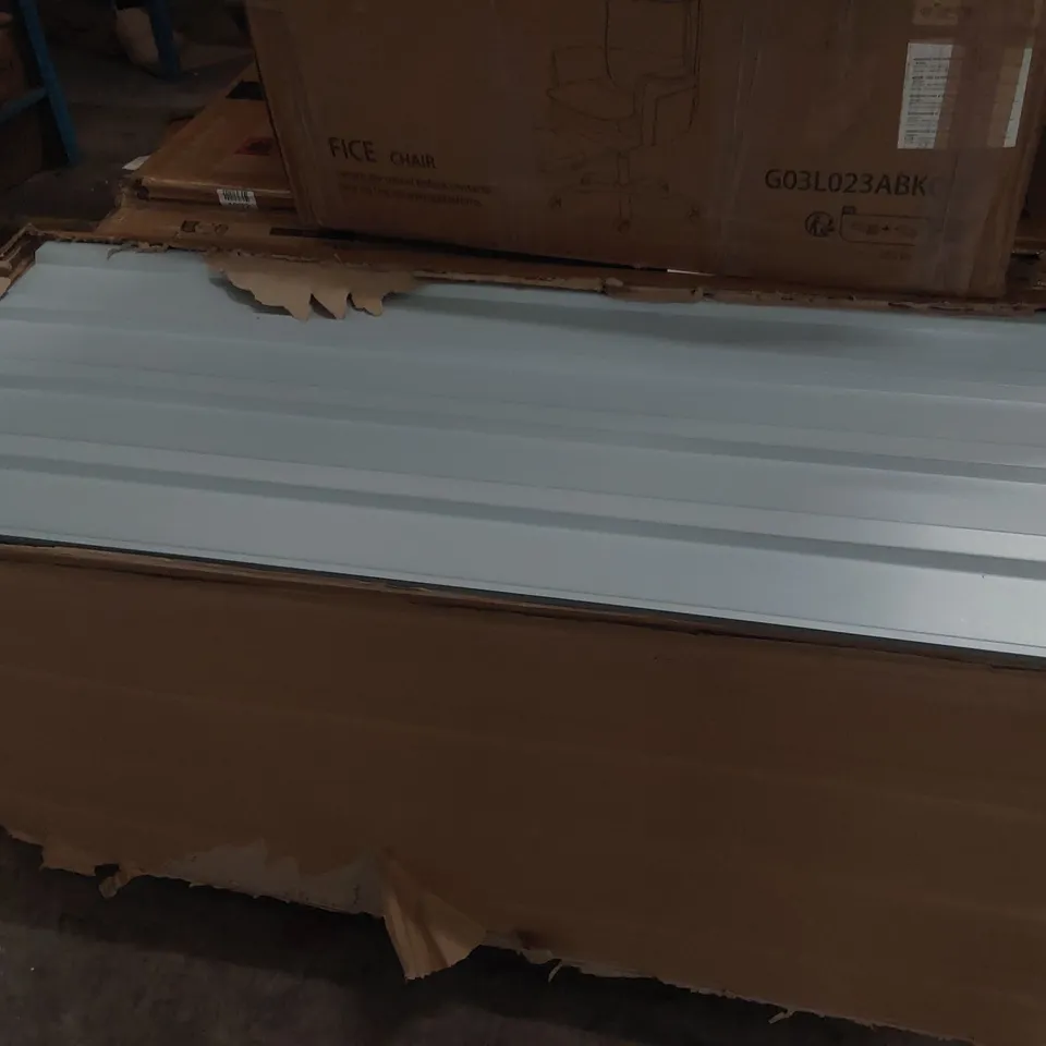 PALLET CONTAINING A VERY LARGE QUANTITY OF CORRUGATED ROOF SHEETS AND 1 BOX OF CHAIR PARTS AND OTHER ITEMS 