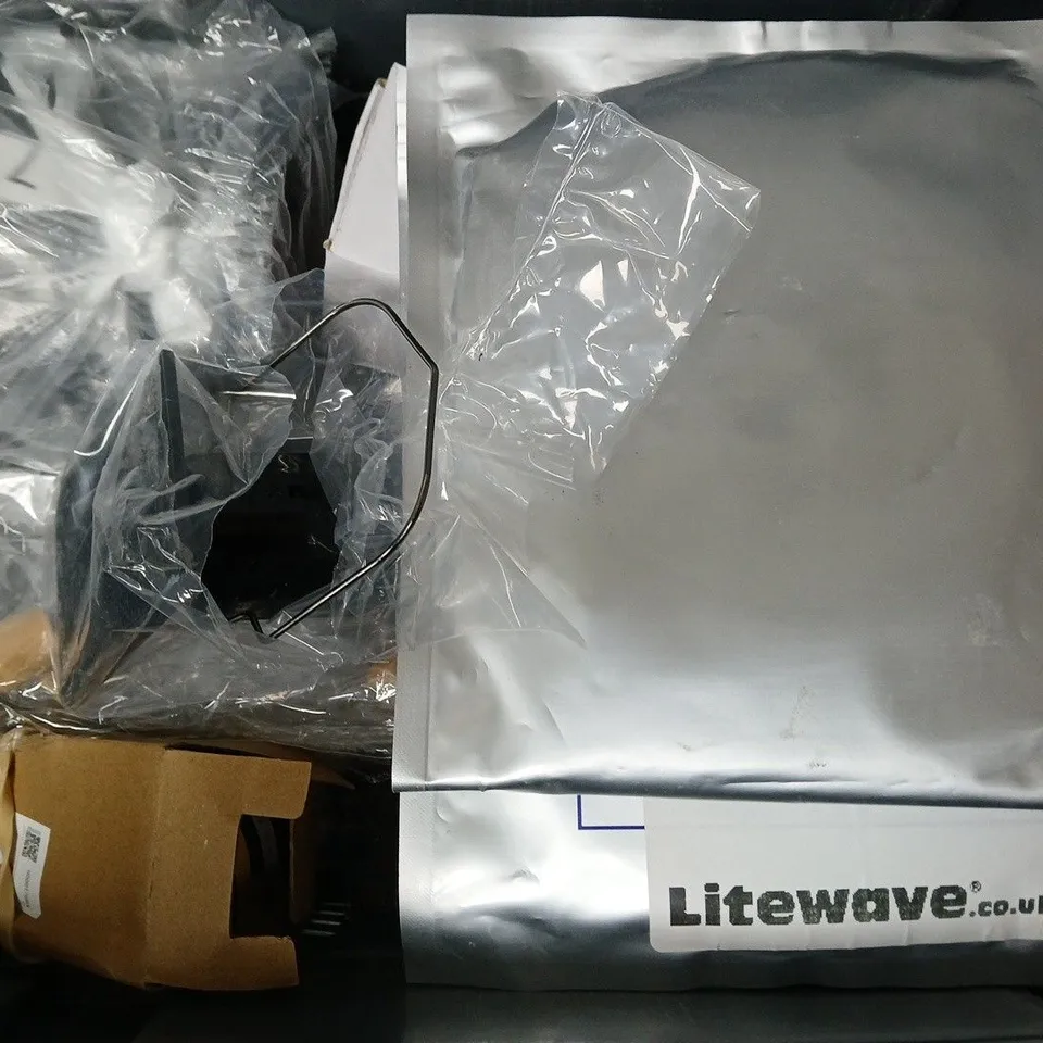 APPROXIMATELY 12 ASSORTED HOUSEHOLD ITEMS TO INCLUDE KIWI SHOE SHINE BRUSH, COMPLY MEMORY FOAM EAR TIPS, CLEANING SPONGE, ETC