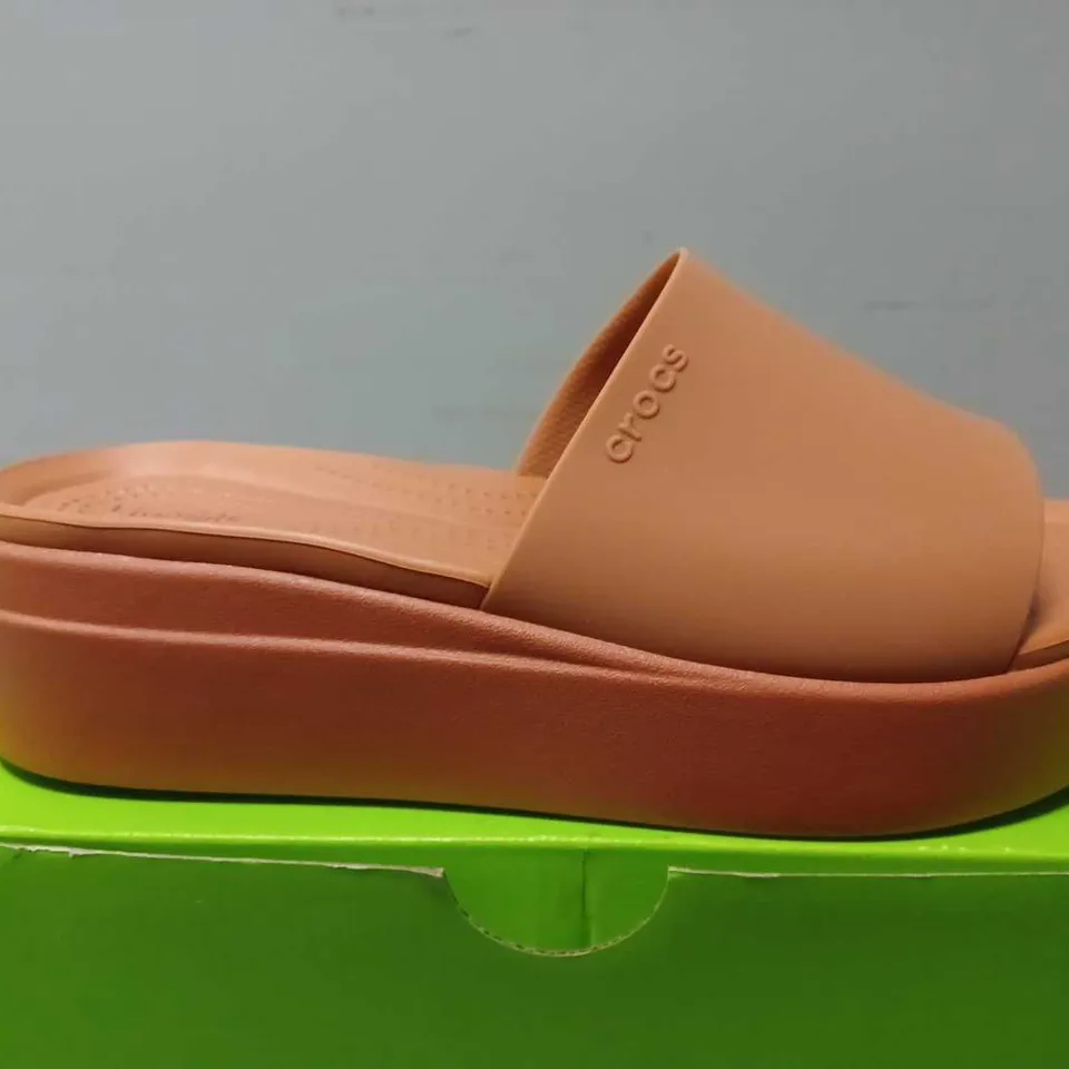 BOXED CROCS PLATFORM SANDALS IN ORANGE - UK 7