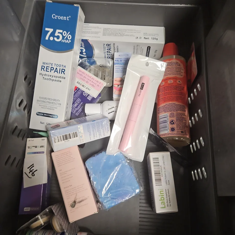 APPROXIMATEY 20 ASSORTED HEALTH AND BEAUTY PRODUCTS TO INCLUDE - MOERIE SMOOTHING CONDITIONER - DR SQUATCH DEODORANT - PAULA'S CHOICE MILKY TONER - ETC