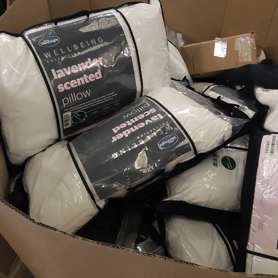 PALLET OF ASSORTED ITEMS INCLUDING: SILENT NIGHT AND ORTHOBLOCK PILLOWS